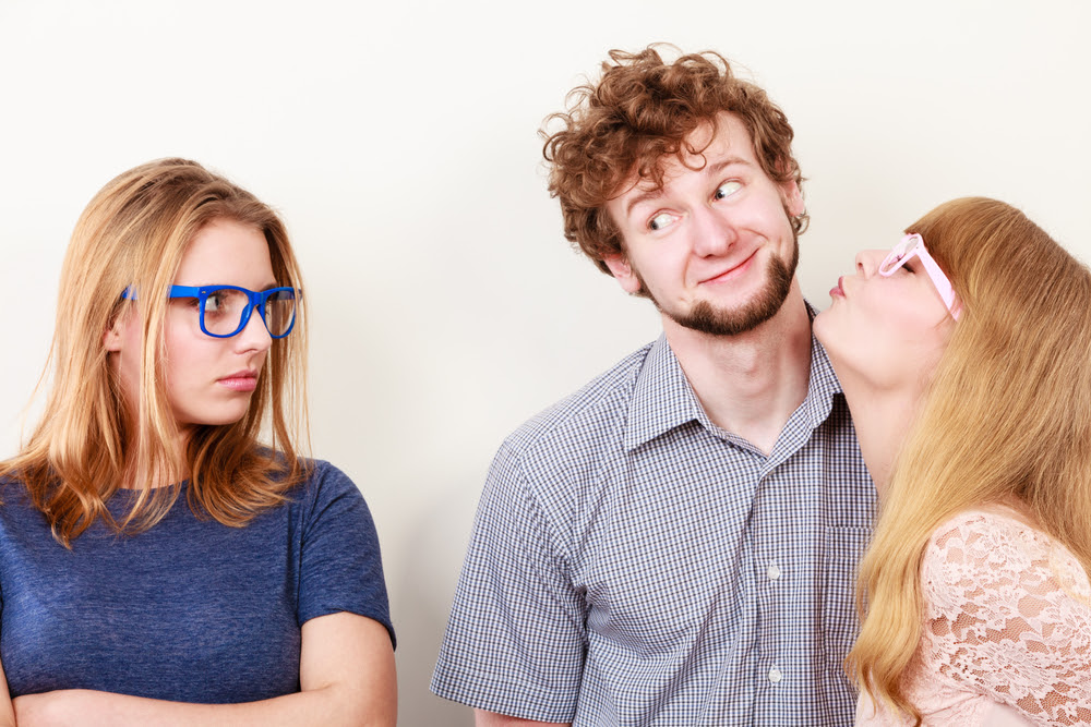 どこからが浮気 4つのアウトなボーダーライン Terrass Mag 別れ 失恋 モテたいあなたの新しい出会いをサポートする恋愛サイト