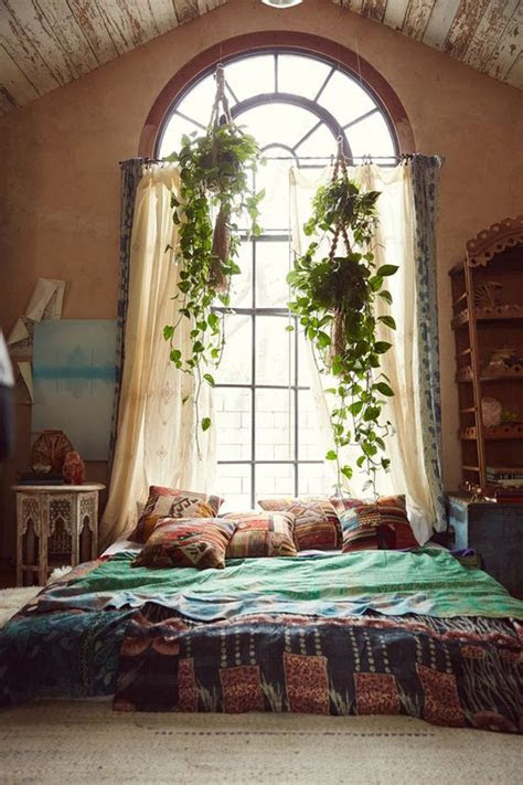 Nothing wakes up a bathroom better than a potted plant or two. cozy-bohemian-bedroom-ideas-with-window-plant | HomeMydesign