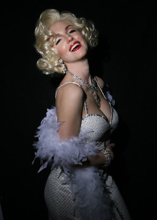 Marilyn monroe gold dress