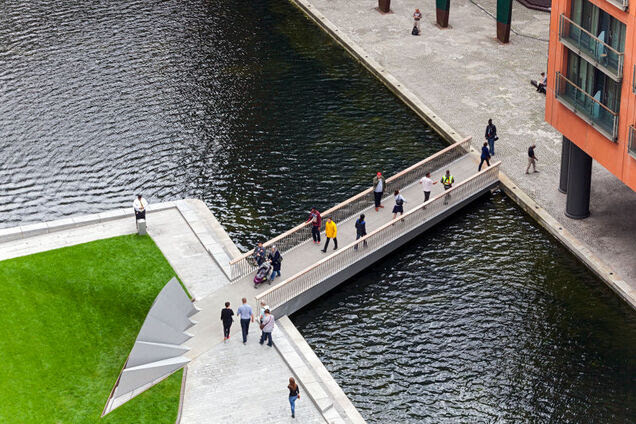 This Hydraulic Bridge Opens and Closes Like a 30-Ton Steel Fan