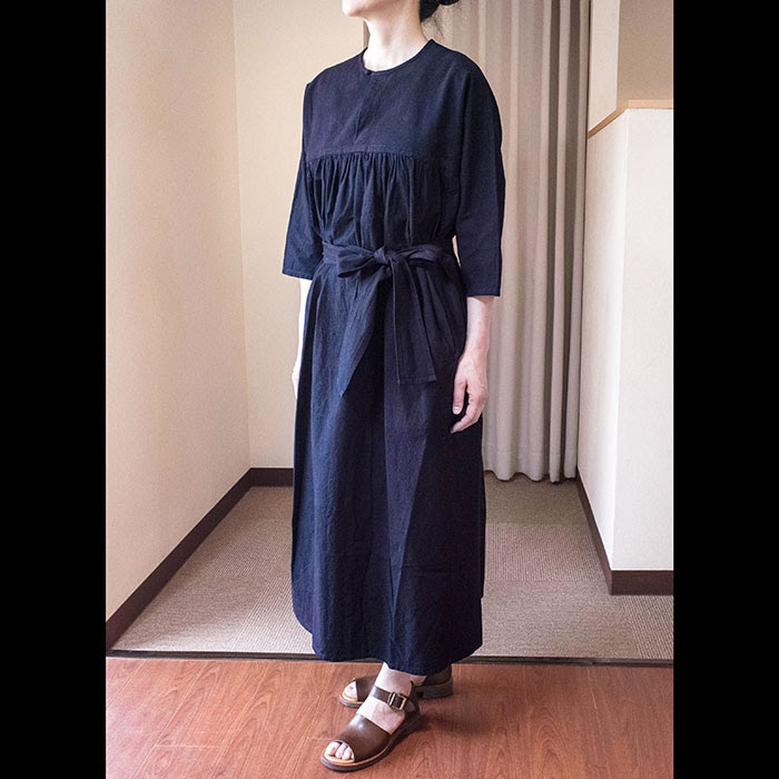 Homspun ホームスパン 藍染めコットンノーカラーフロントギャザーワンピース ネイビー Lin Total Fashion Place Blog