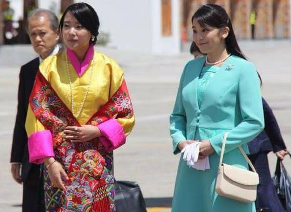Princess Mako of Akishino is welcomed by King Jigme Khesar Namgyel Wangchuck, Queen Jetsun Pema and Princess Euphelma of Bhutan