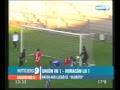 Il portiere di riserva para mentre fa riscaldamento a bordo campo!