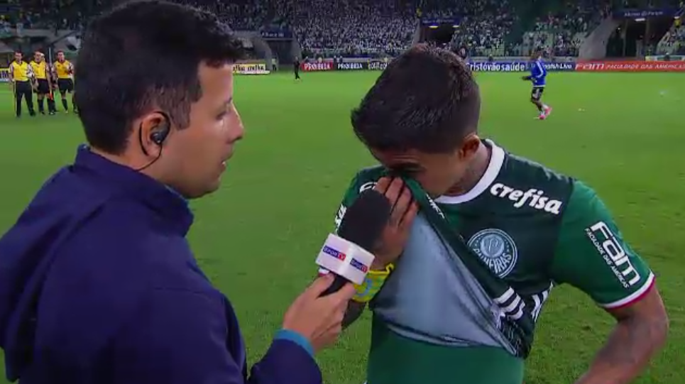 Dudu não segura o choro ao lamentar eliminação do 