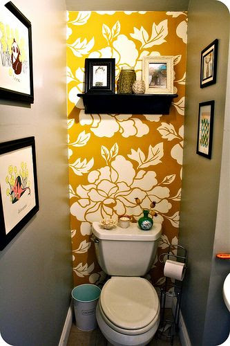 Bold pattern on one wall for 1/2 bath