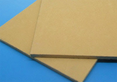 Plaque isolante thermique pour four