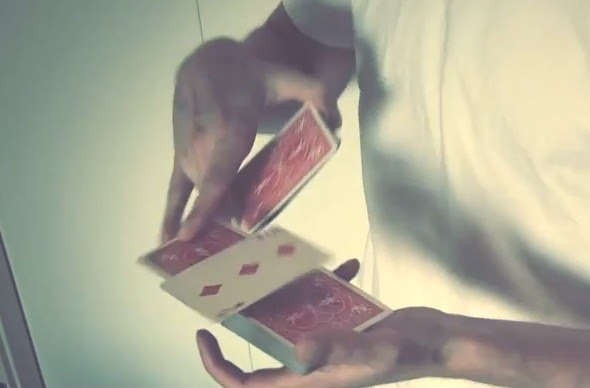 驚くべき滑らかさでトランプを混ぜるカードシャッフルテクニック映像がスゴイ コモンポストムービー