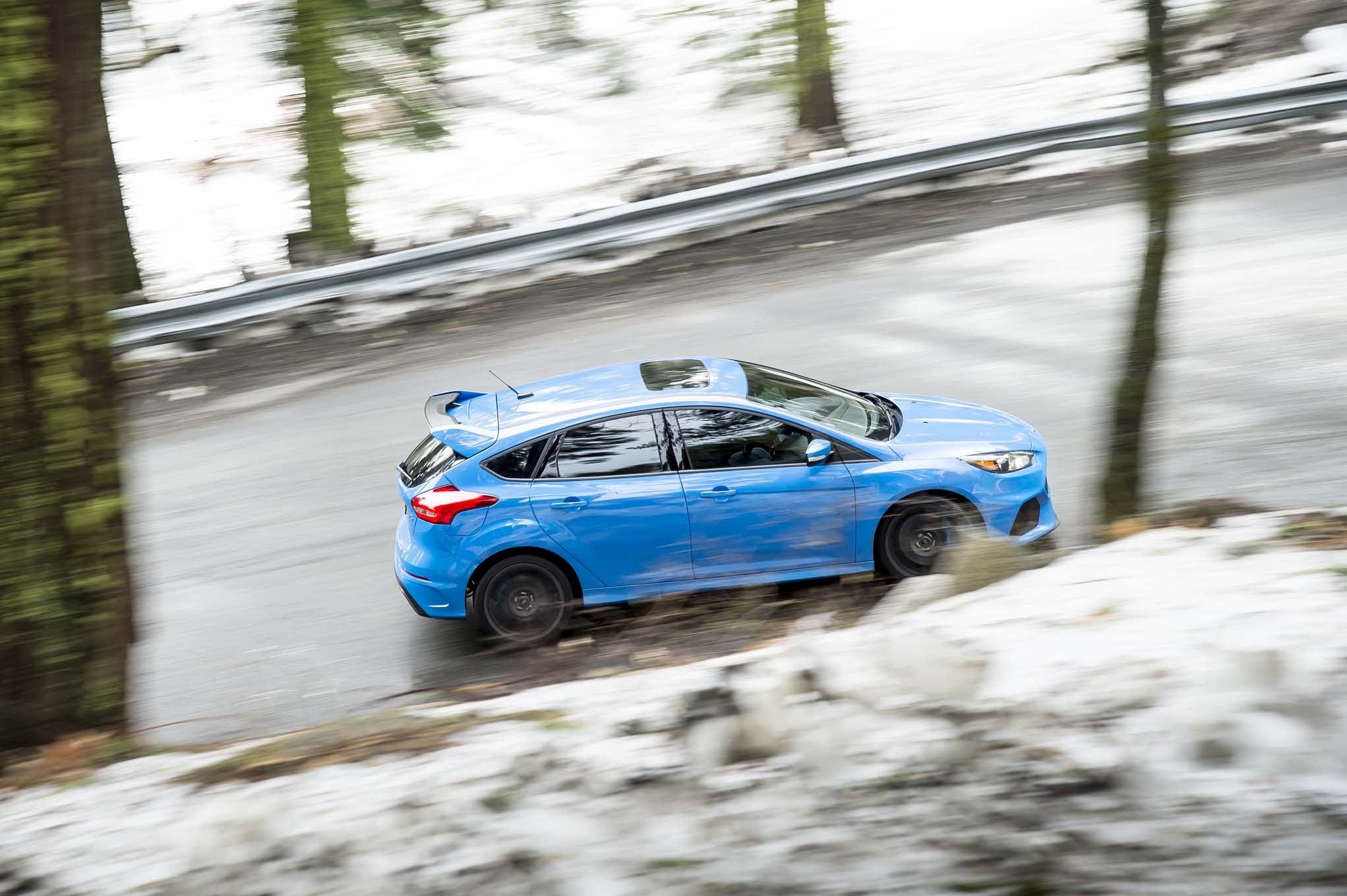 2016 Ford Focus RS top view in motion