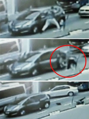 Vídeo mostra ladrão arrancando mulher de dentro do carro para roubar (Foto: Reprodução/TV Globo)