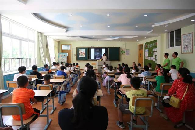 志愿招募 廊下志愿者带领学生们学习体验和课堂上不一样的知识 活动