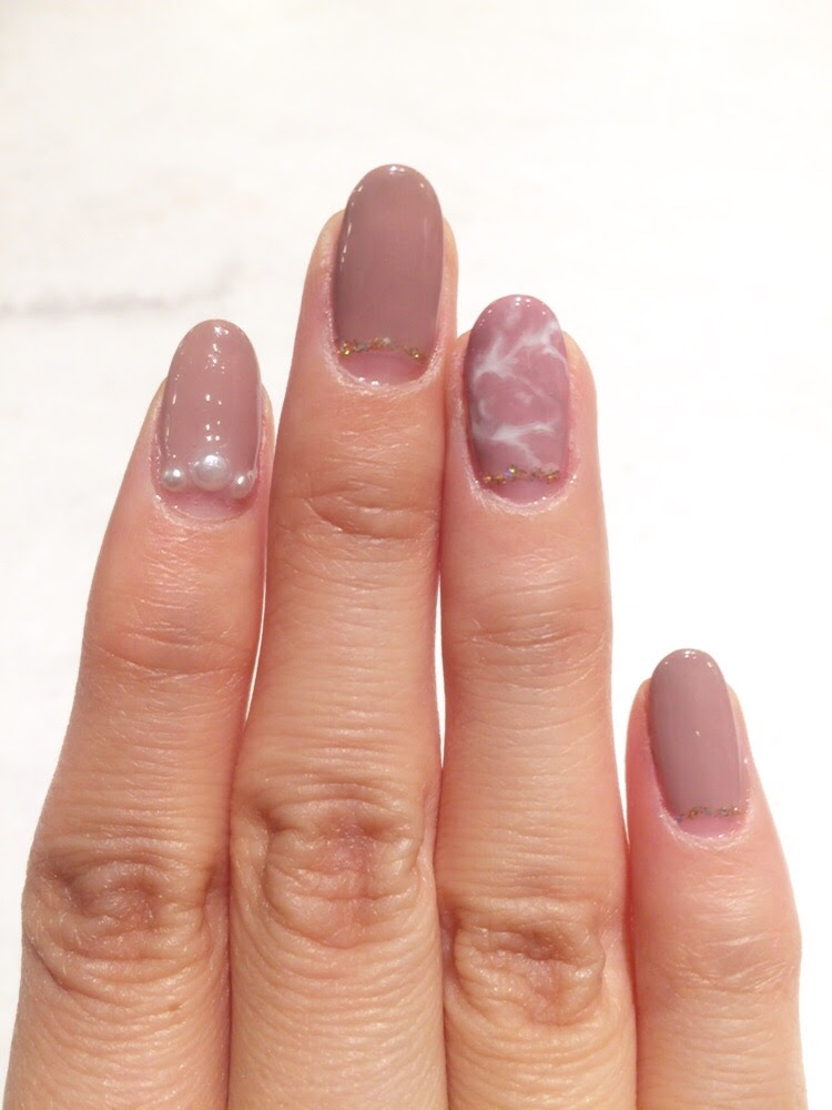 大理石ネイル 100均パールで秋の綺麗めオフィスネイルに挑戦 ジェリーネイル マロングラッセ 小腹が空いたら覗く部屋