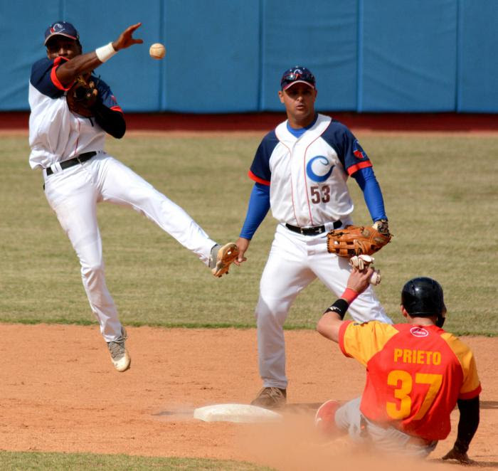 Serie 59 Beisbol Final Mtaz vs CamG. 6to partido Gana matanzas 11 x 2 y gana el campeonato. Noelvis Entenza lanzador Ganador, Jonder Matinez, lanzador relevo.