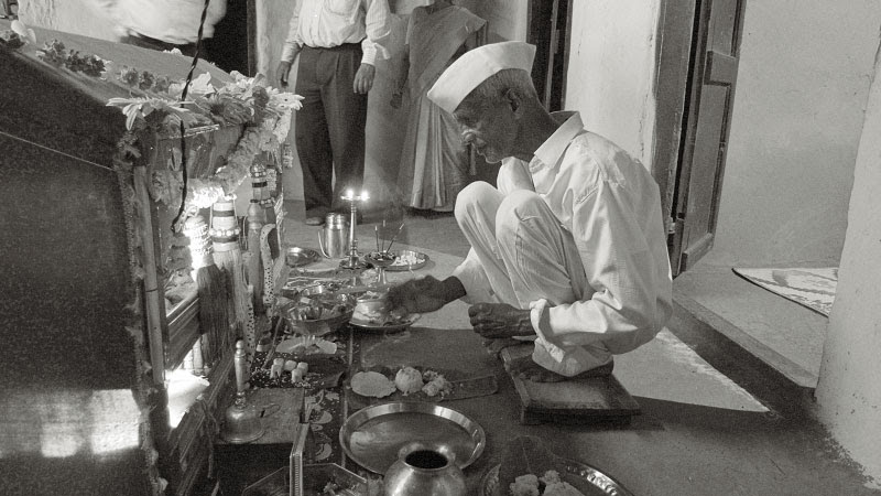 faith: old man praying