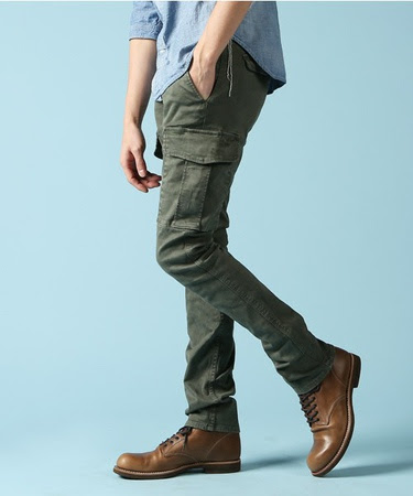シンプルカーゴで大人の着こなし メンズおすすめカーゴパンツ 春夏