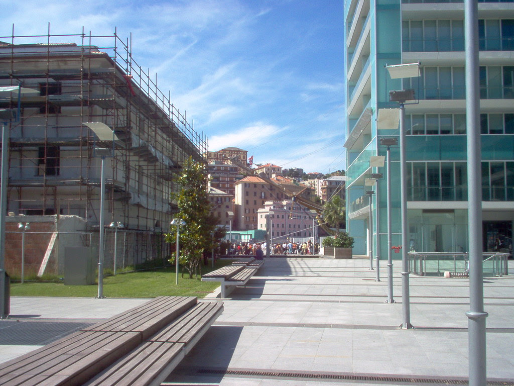 Savona (SV), Porto Crociere: tutti in fila per la "Vespucci". ❸