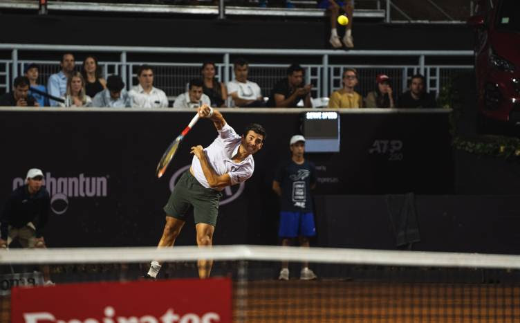 Cristian Garin se baja de la Copa Davis debido a una ...