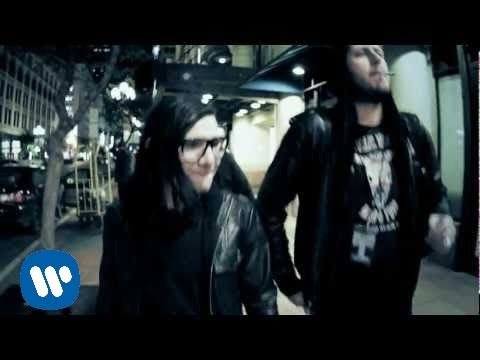 Sa nu-ti uiti vacanta acasa!- via Skrillex