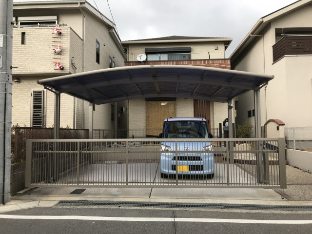 瀬戸市 駐車場 跳ね上げ門扉 三協 ラビーネ２型手動 ａ様邸 外構 エクステリアなら尾張旭市の夢工房へ