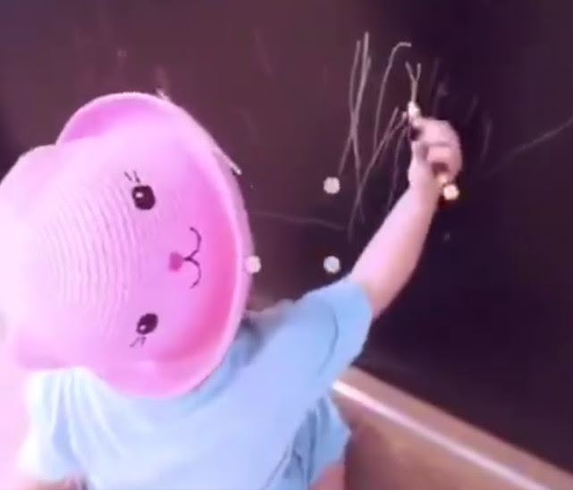 陈小春、应采儿曾把小小春当女孩养，不仅让他学烹饪还给他穿裙子!