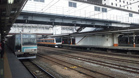 相模線２０５系と中央線E233 系なぅ(八王子駅)