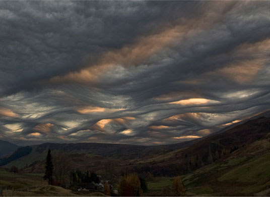 Asperatus cloud Over Schi 006 8 Bentuk awan yang menakutkan
