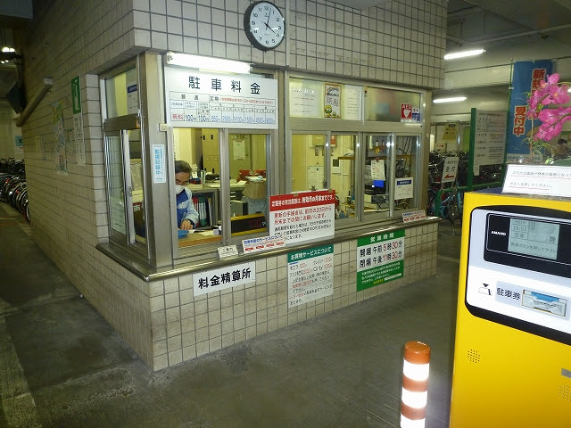 徳島駅前地下自転車駐車場