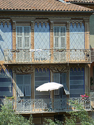 façade bleue à sospel.jpg