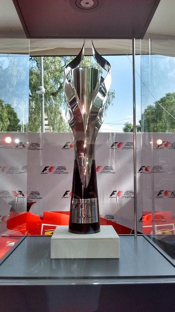 Homenaje al piloto argentino a 70 años de su primer título del mundo llevará un particular trofeo. AsÃ­ luce el trofeo del Gran Premio de MÃ©xico de la F1