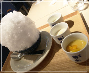 秋葉原「KURAMOTO STAND」にて、シロップ３種の大人のかき氷。