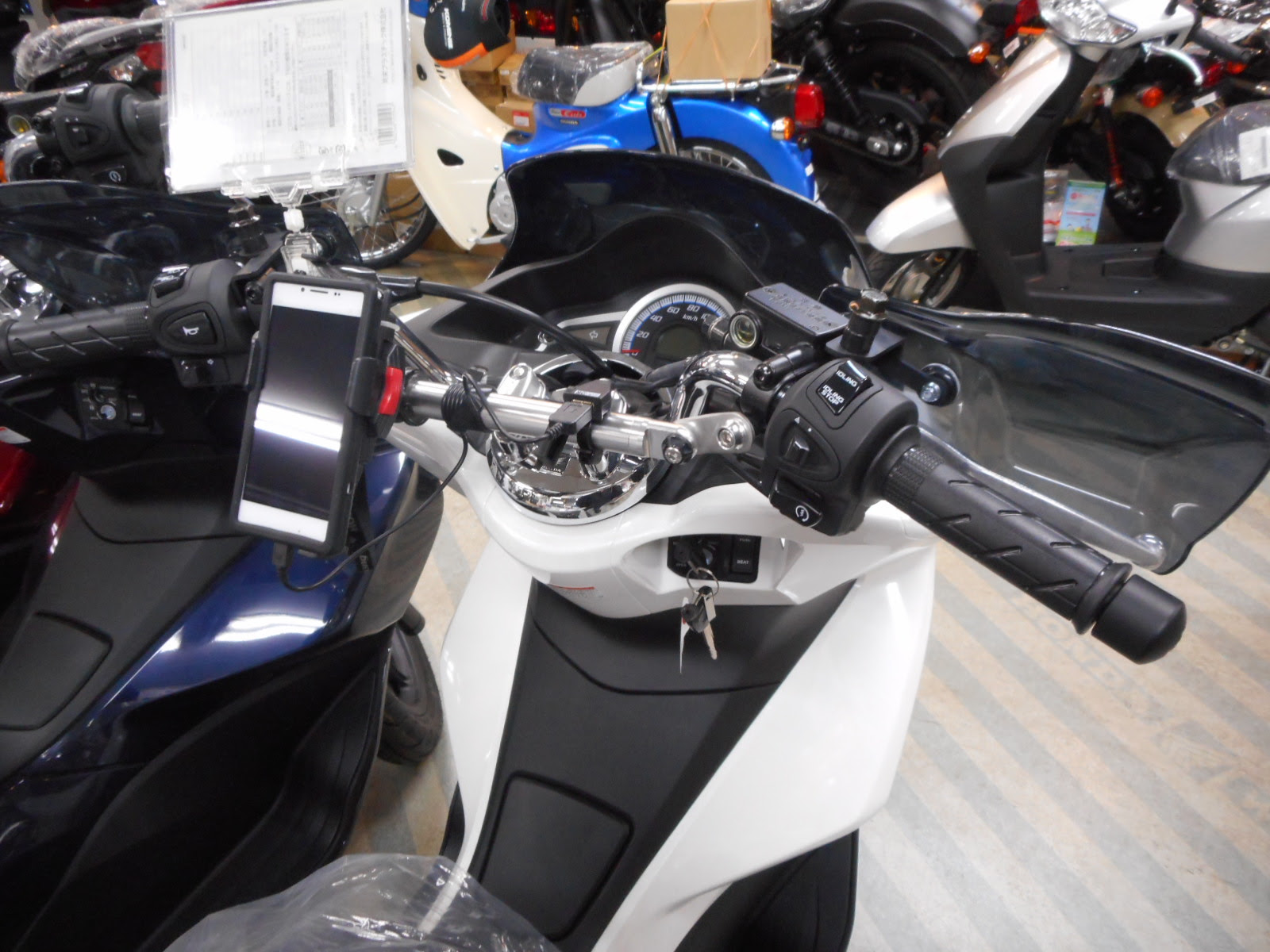ｐｃｘ１２５ ｊｆ８１型 スマートキー スマホホルダー装着 爆買い送料無料