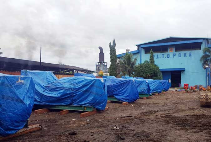 Ambon, Malukupost.com - Guna meningkatkan keandalan sistem kelistrikan di Kota Ambon, PLN menambah 7 mesin dengan total kapasitas 5 MW. Ketujuh mesin tersebut telah tiba di PLTD Poka pada hari Jumat (27/1) kemarin. Manajer Teknik PLN Wilayah Maluku dan Maluku Utara (PLN M2U), Adriansyah mengatakan bahwa pengadaan mesin ini juga ditujukan untuk kesiapan PLN dalam menghadapi Hari Pers Nasional 2017 yang akan dilaksanakan di Kota Ambon pada bulan Februari mendatang. "Saat ini seluruh mesin sedang loading di PLTD Poka dan ditargetkan tanggal 3 Februari sudah siap untuk dioperasikan", ujarnya di Ambon, Senin (30/1). Menurut Adriansyah, penambahan mesin tersebut tentu dapat meningkatkan keandalan sistem kelistrikan di Kota Ambon. Namun diharapkan adanya partisipasi aktif dari masyarakat dan pemerintah daerah untuk tetap menjaga keandalan sistem tersebut.