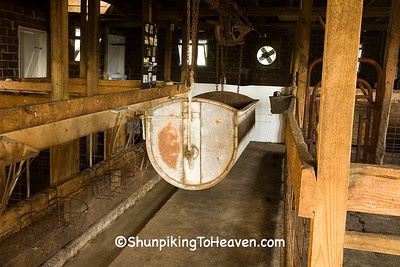 Manure Carrier, Ellingson Farm, Howard County, Iowa