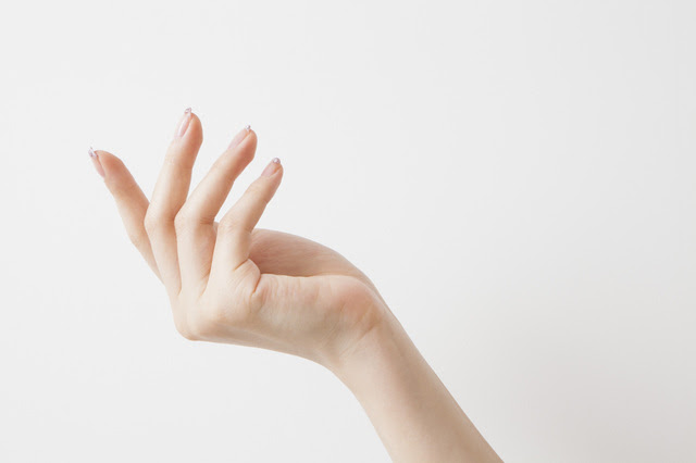 あなたの手は何歳 手に年齢を感じさせないための3つのポイント 三児の母であり美容家の田中愛オフィシャルwebサイト