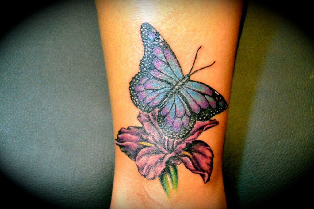 Tatuaggi animali e piante con la lettera T: idee e immagini