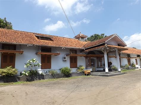 tata kota pandeglang warisan kolonial rasa lokal balai