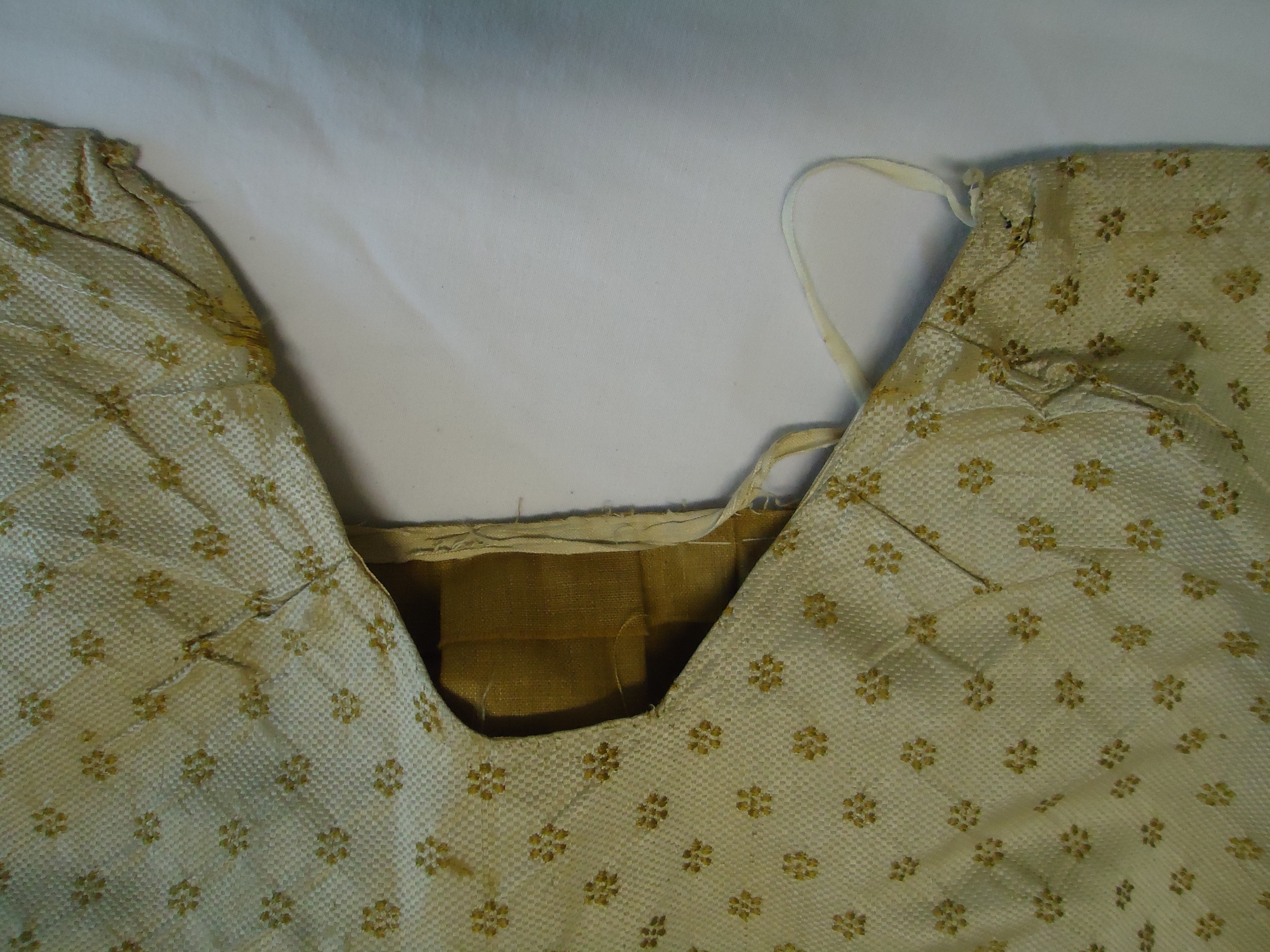 Dress c.1750-90 Bath Fashion Museum, Handbound Costumes research and Images, Eighteenth Century historical Costumes, Robe a l'anglais, Georgian Dress, Duchess Clothing, 1700's Costumes, 18th Century Clothing, what people wore