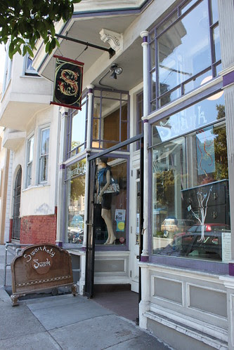 ひっくり返ったおもちゃ箱 そして今日も途方にくれる