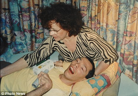 http://i.dailymail.co.uk/i/pix/2009/11/23/article-0-07558ED8000005DC-487_468x326.jpg