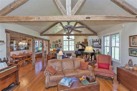 8 years ago pardon ? REMAX Town & Country on acreage in Fredericksburg, TX