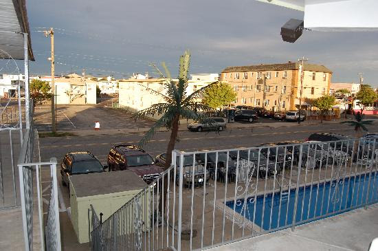 Ocean Sands Motel: The pool