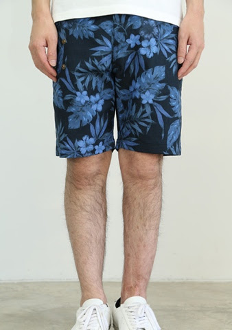 ボタニカル柄がサラッと涼しげ メンズおすすめボタニカル柄ショートパンツ