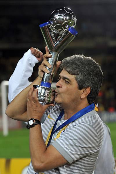http://f.i.uol.com.br/fotografia/2011/08/21/78306-400x600-1.jpeg