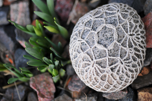 Daffodils and Kokopelli Snowflake Rock