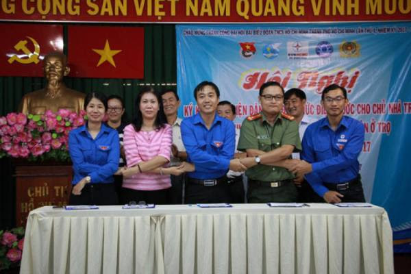Hội LHPN quận Bình Tân và các đơn vị liên quan tham gia chương trình cung cấp điện, nước giá rẻ cho công nhân ở trọ