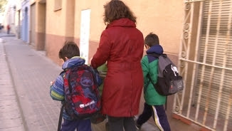 Marta Borreguero acompanya els fills a l'escola 