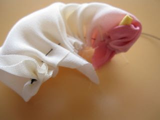 布あそぼ 簡単バラコサージュ