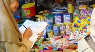 Ambon, Malukupost - Dinas Perindustrian dan Perdagangan (Disperindag) Maluku Tengah memantau harga beras di pasar maupun ritel modern di kota Masohi yang melewati Harga Eceran Tertinggi (HET). HET beras ditetapkan Menteri Perdagangan pada 1 September 2017 untuk jenis medium maupun premium. Kadis Perindag Maluku Tengah, Kace Pattiasina, dihubungi dari Ambon, Selasa (16/1), mengatakan, stafnya intesif melakukan pemantauan dua kali sepekan menindaklanjuti kenaikan harga beras dari sentra produksi.
