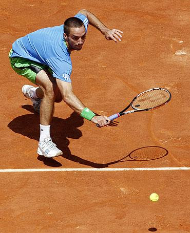 Images: Schiavone, Murray survive thrillers in Paris ...