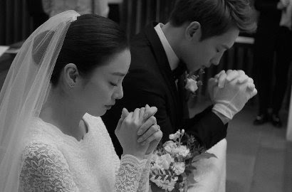 Rain dan Kim Tae Hee Bakal Bulan Madu ke Bali!, Setelah Resmi Menikah http://ift.tt/20kt43r - Berita Terkini Rain Terbaru Hari Ini -Pernikahan pasangan Rain dan Kim Tae Hee telah resmi dilangsungkan secara tertutup pada Kamis (19/1). Pasangan yang usianya berjarak 3 tahun ini menikah di sebuah gereja Katolik di Gwahedong. 