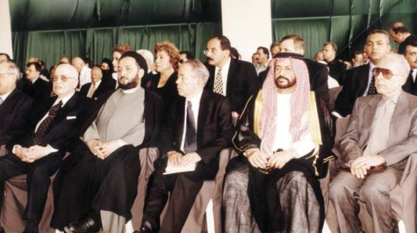 مستشار مبارك يكشف تفاصيل خطيرة عن تسريب وثائق "عريقات" ووساطة الهباش بين دحلان والرئيس